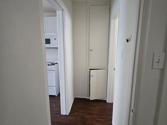 3rd image of 11124 Camarillo St APT 11