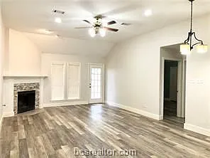 3 bed, 2.0 bath, 1512 sqft, $1,900 — Photo 3