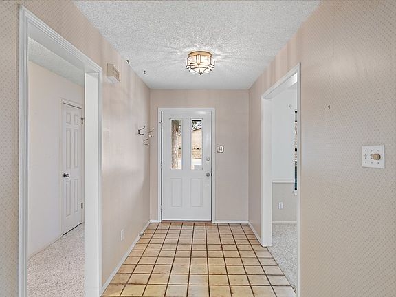 4th image of 207 Erin Dr