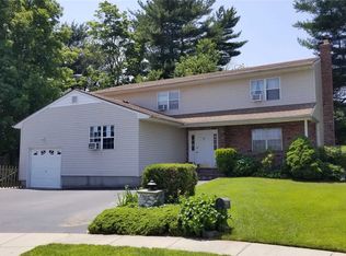 7 Tredwell Ct, Syosset, NY 11791