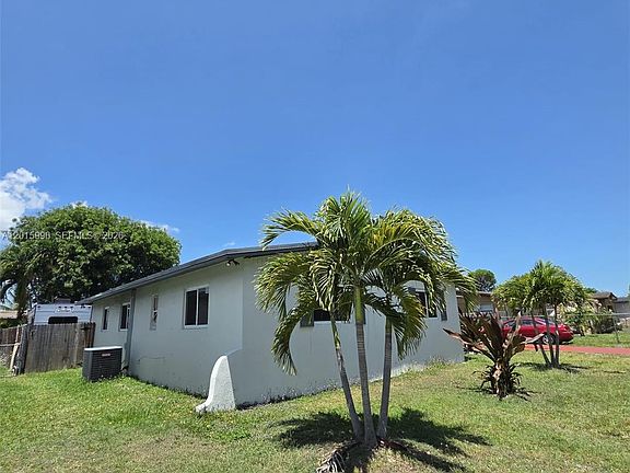 3rd image of 11941 SW 200th St