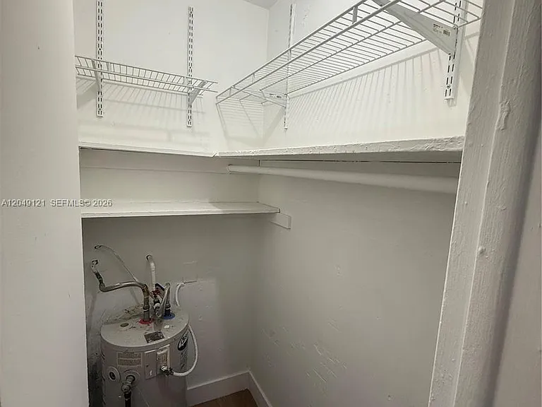 469 SW 3rd St #4 — Photo 9