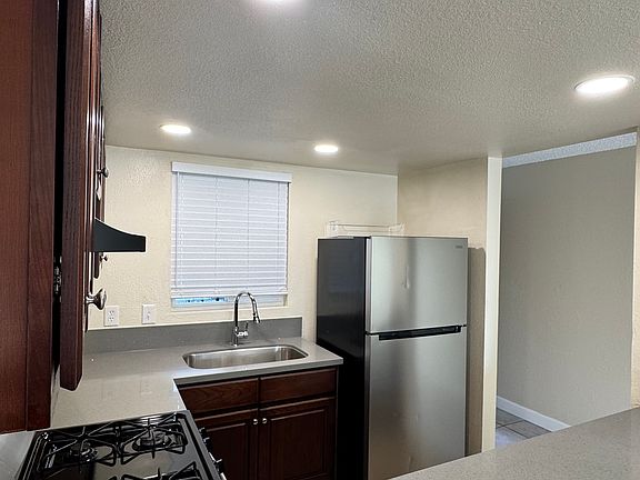 4th image of 1117 E 4th St APT 4