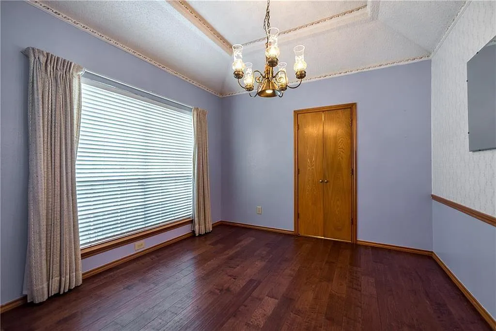4 bed, 2.5 bath, 2558 sqft, $2,650 — Photo 3