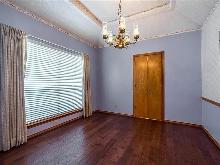 2738 Belmeade Dr — Photo 3