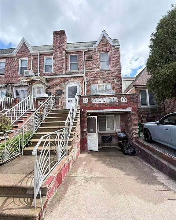 1st image of 1889 W 4th St