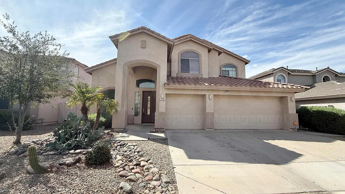 4 bed, 3.0 bath, 3299 sqft, $2,199 — Photo 2