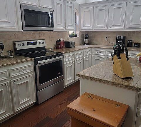 2nd image of 3803 Autumn Wood Ln