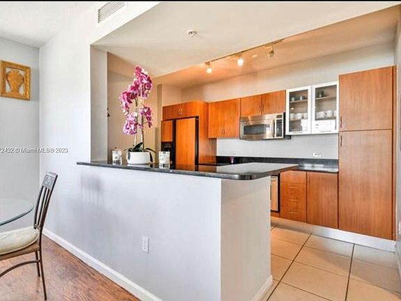 2nd image of 2775 NE 187th St APT 401