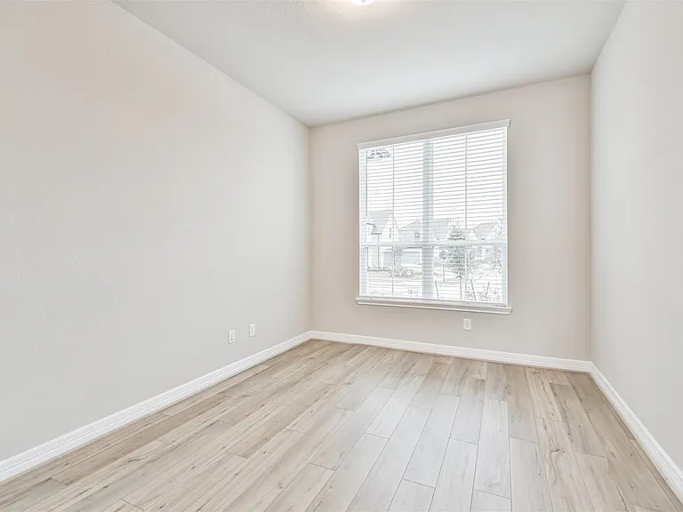 8211 Chartres Wind Dr — Photo 15