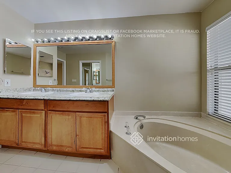13325 Kingsbury Dr — Photo 11