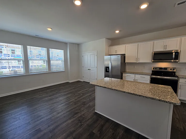 803 Washington St — Photo 6