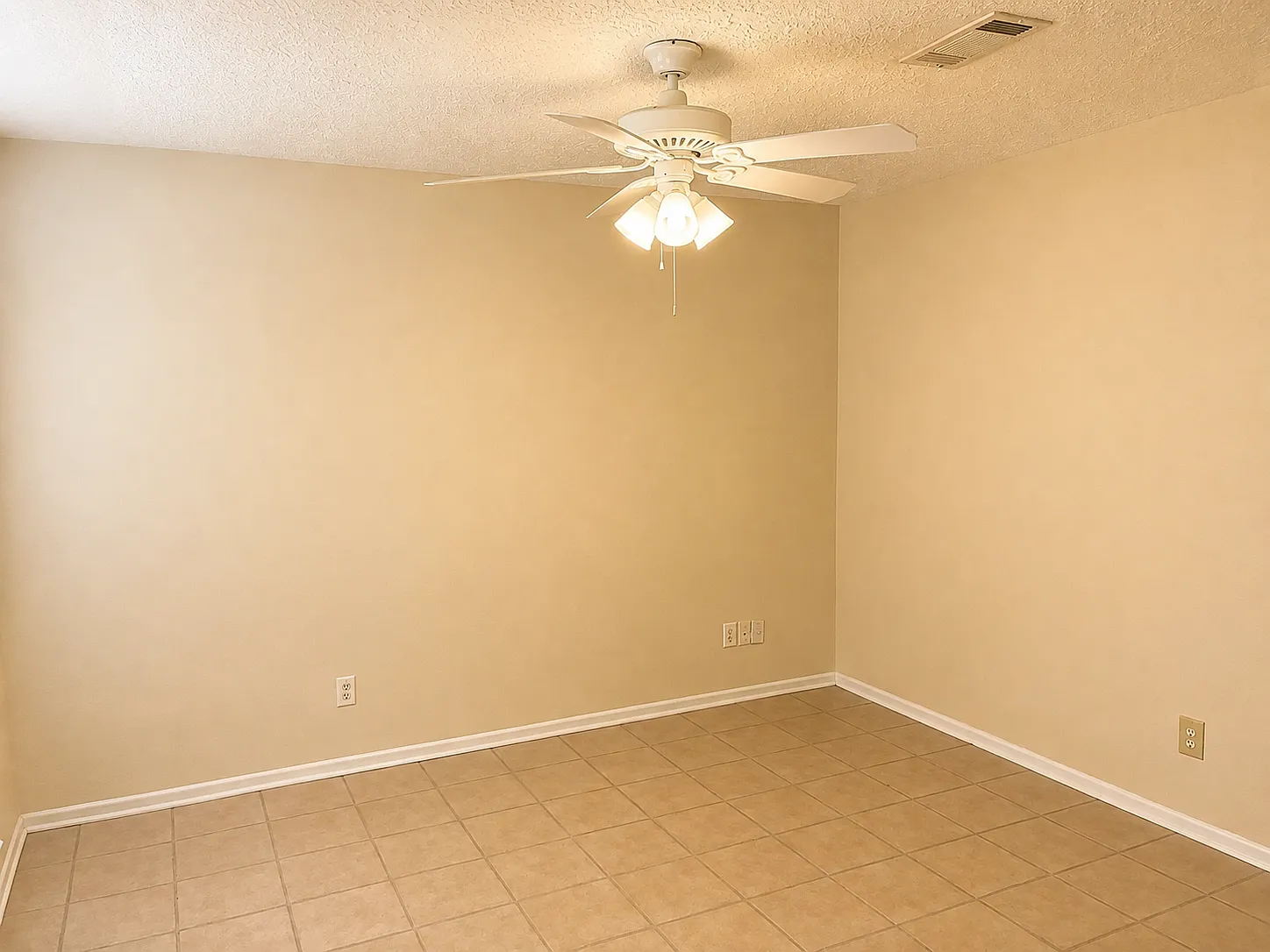 2 bed, 1.5 bath, 932 sqft, $1,100 — Photo 3