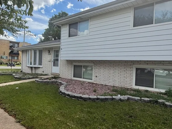 4024 W 103rd St, Oak Lawn, IL 60453