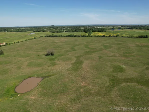 Cowshed Crossing Rd, Spiro, OK 74959