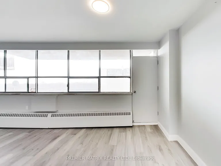 65 Thorncliffe Park Dr #907 — Photo 14