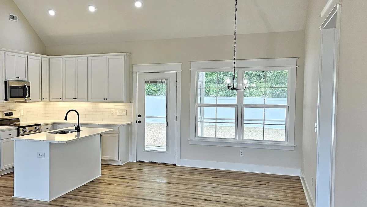 Building Photo - 827 Sharpe Dr