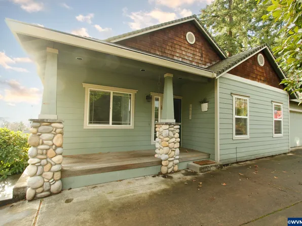 6601 Oakridge Dr, Gladstone, OR 97027
