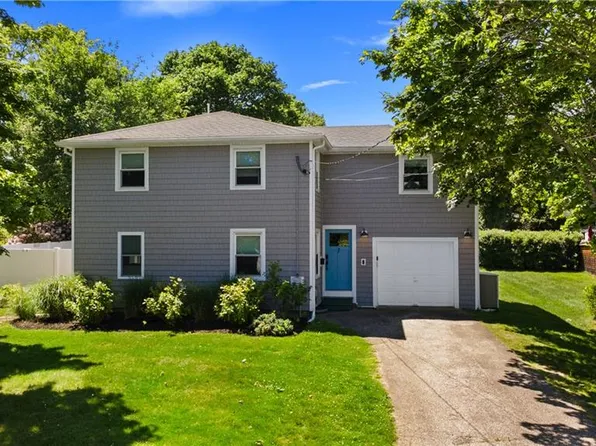 7 Walnut St, Narragansett, RI 02882