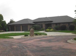 908 Kippes Cv, Mitchell, SD 57301