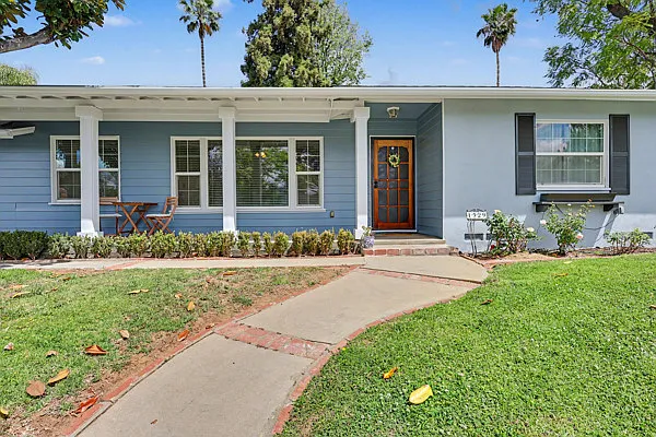 1329 La Loma Dr
