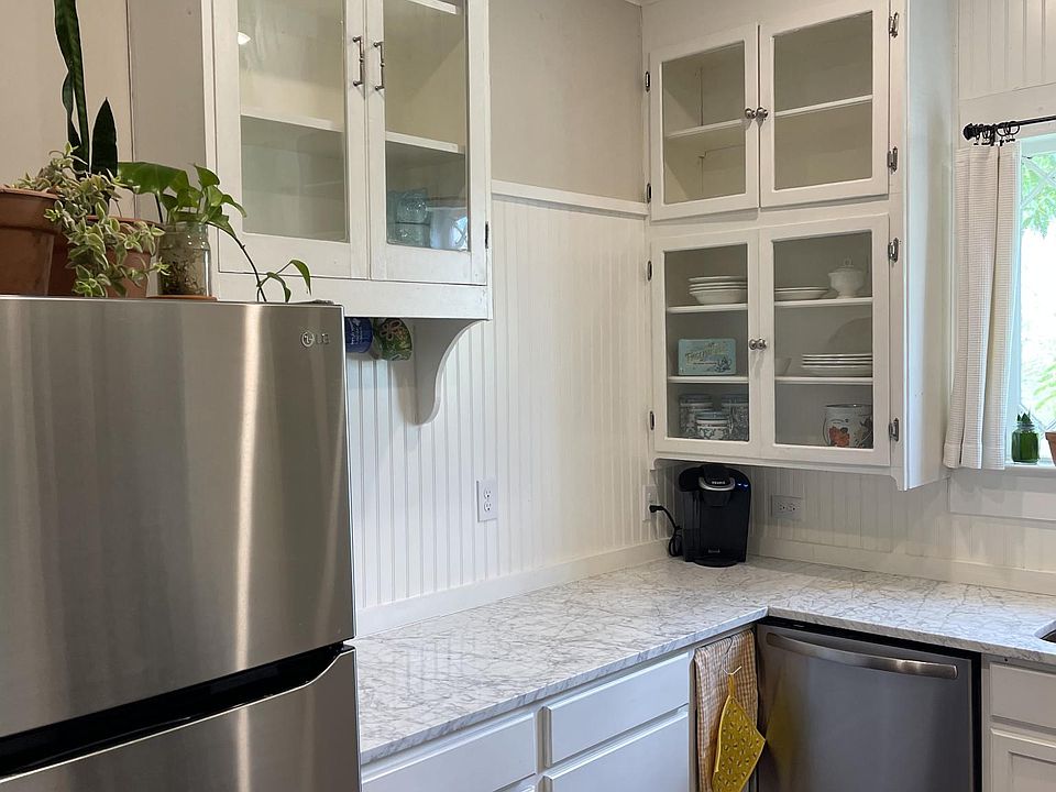1st image of 1026 W Gramercy Pl
