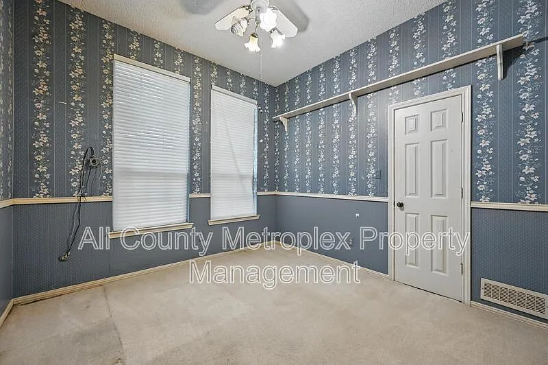 4 bed, 3.0 bath, 2680 sqft, $2,995 — Photo 2