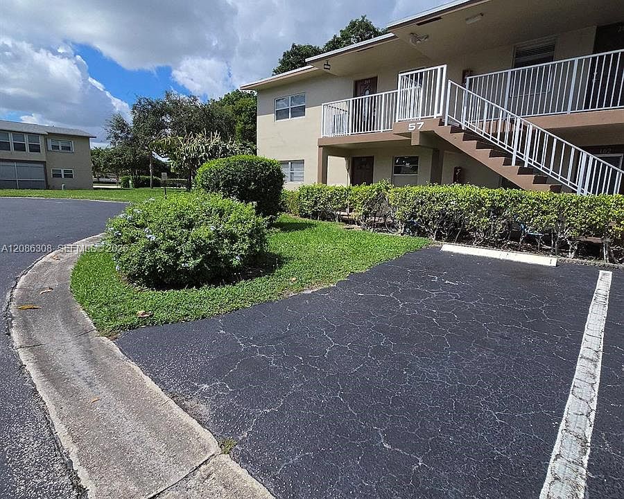 1st image of 601 NW 79th Ave APT 101