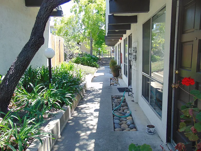 677 Morro St — Photo 3