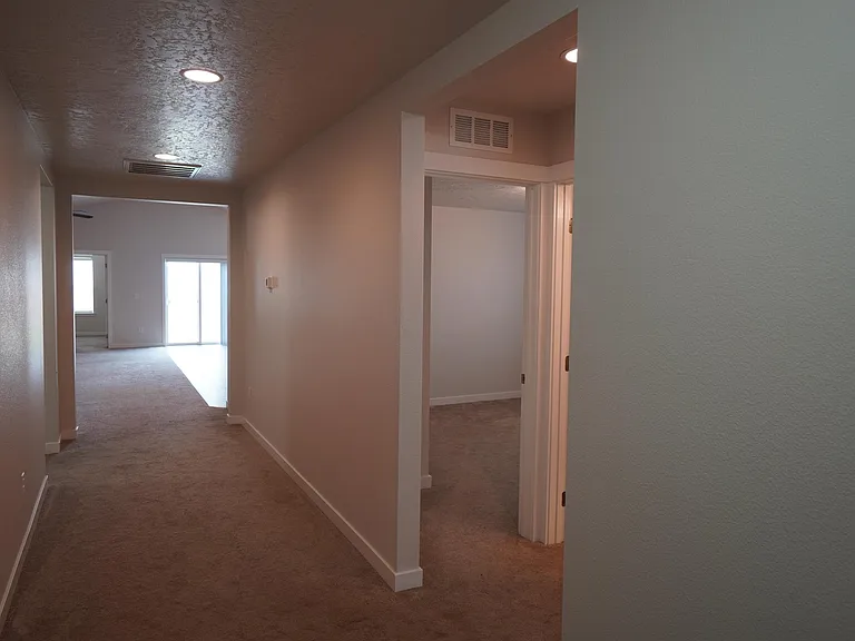 1701 W Crystal Falls Ave — Photo 2