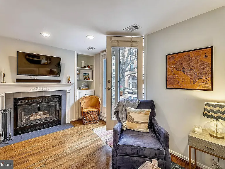 1124 25th St NW #201 — Photo 3