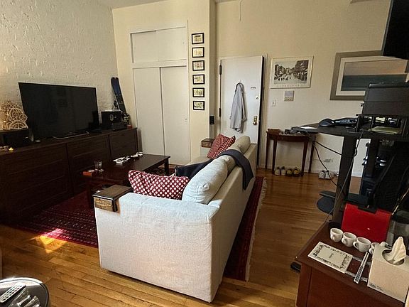 3rd image of 2020 Broadway APT 5A