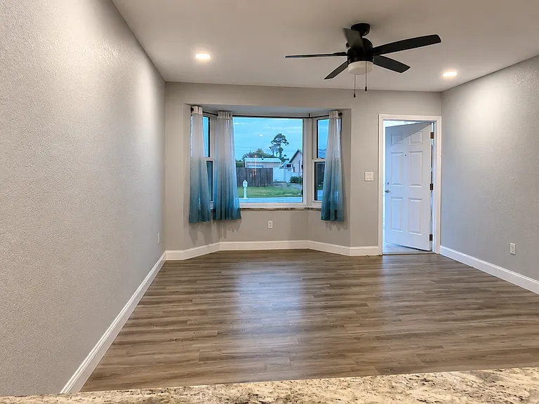 531 Lakemont Ave NW — Photo 8