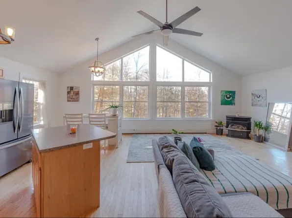 45 Lakeview Dr, Naples, ME 04055