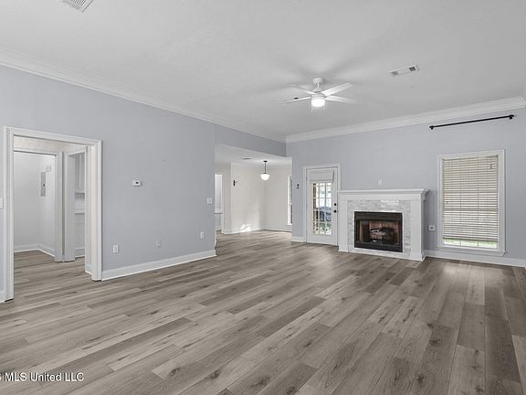 4th image of 286 Azalea Ct