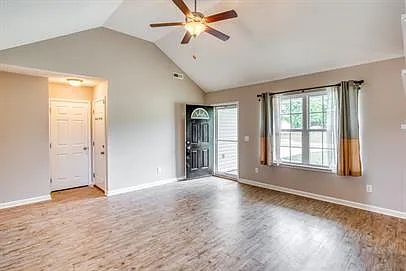 3 bed, 2.0 bath, 1250 sqft, $1,750 — Photo 4