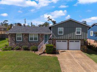 8 Walnut Valley Dr, Little Rock, AR 72211