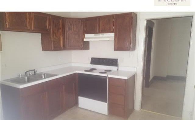 2nd image of 4454 Rainbow Blvd