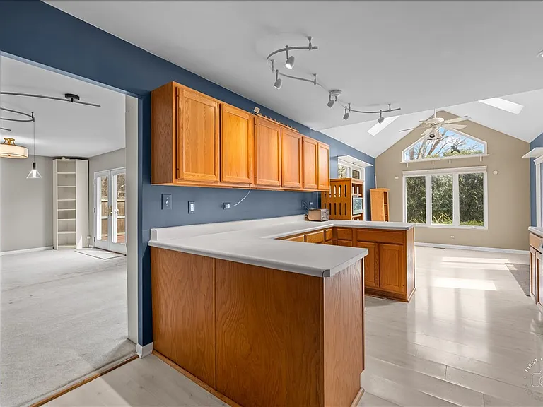 1120 N Brainard St — Photo 3