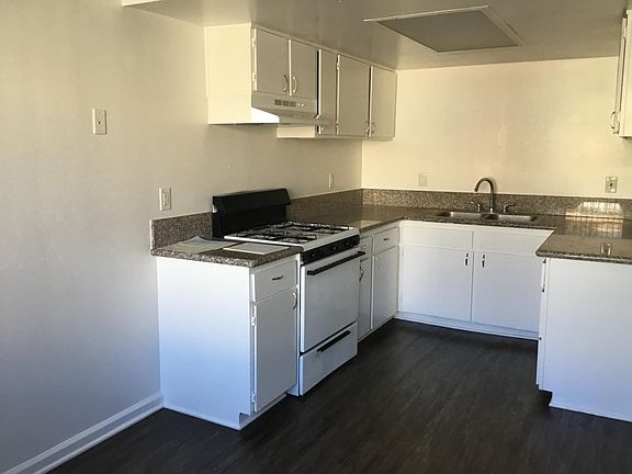 3rd image of 1629 N Fair Oaks Ave APT 101