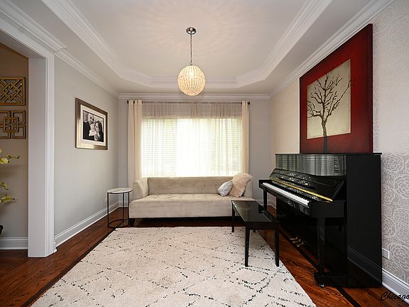 3rd image of 1812 Warwick Ln