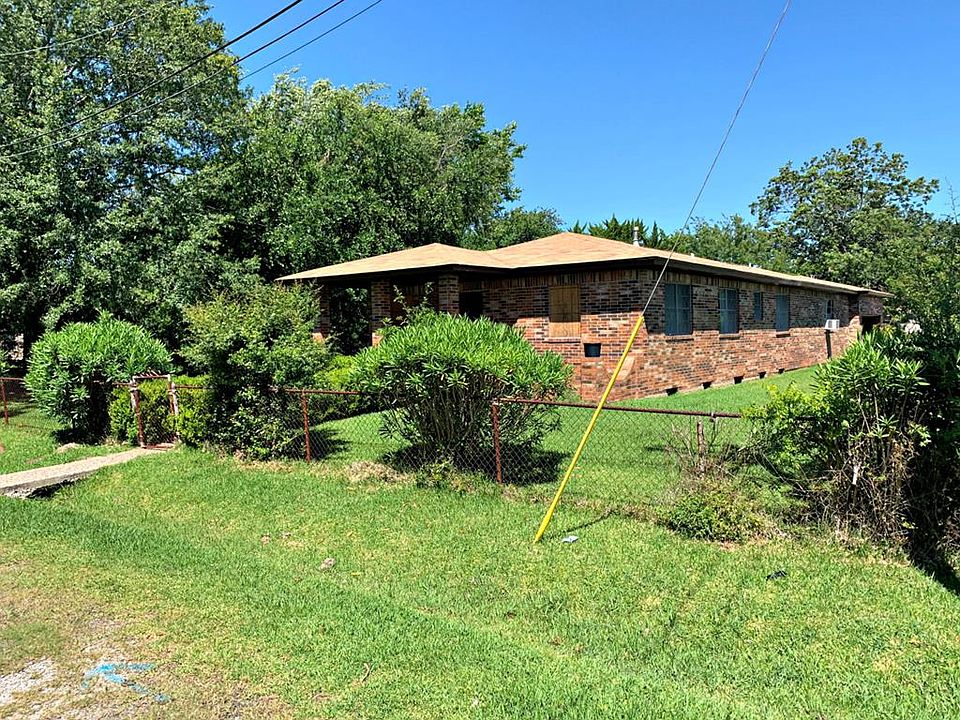 1st image of 101 Pecan St