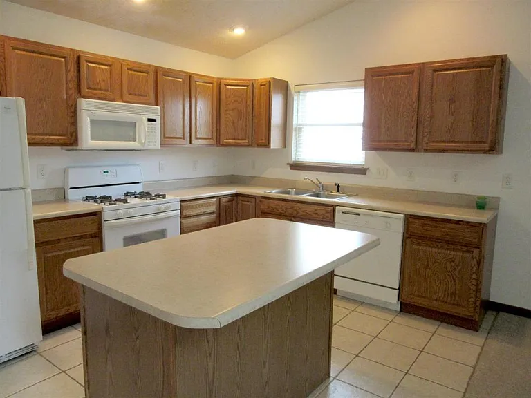 1312 Shining Armor Ln — Photo 6