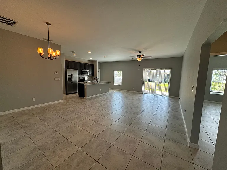 2233 S Chamberlain Blvd — Photo 3