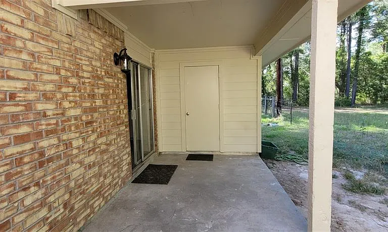 8 Westway Dr — Photo 3