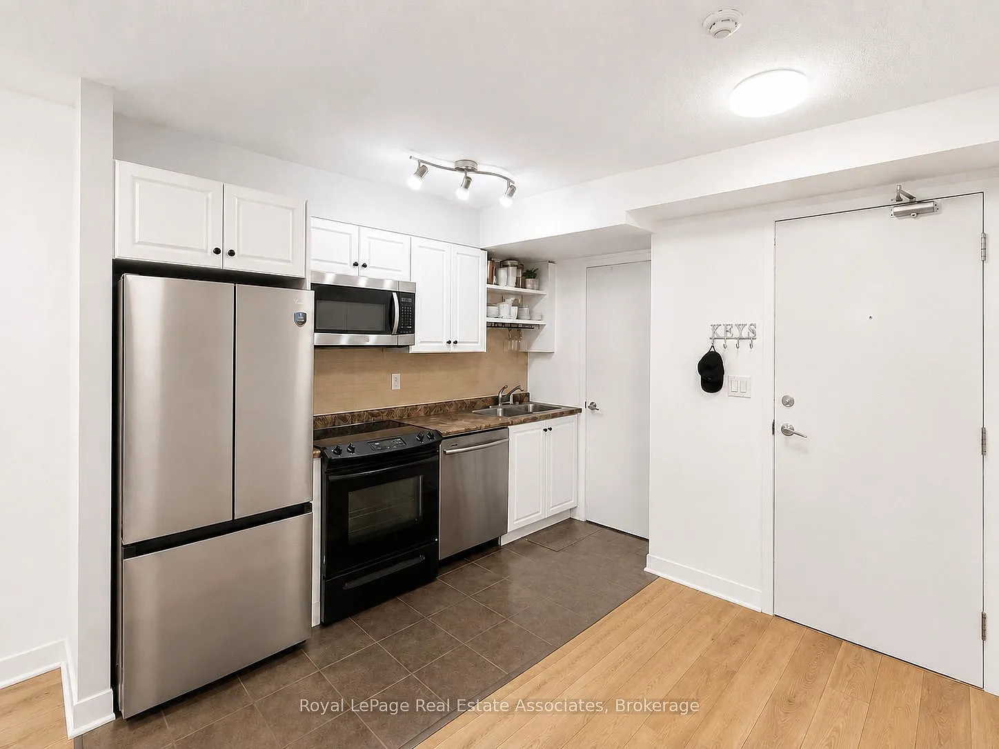 Malibu Condos — Photo 4