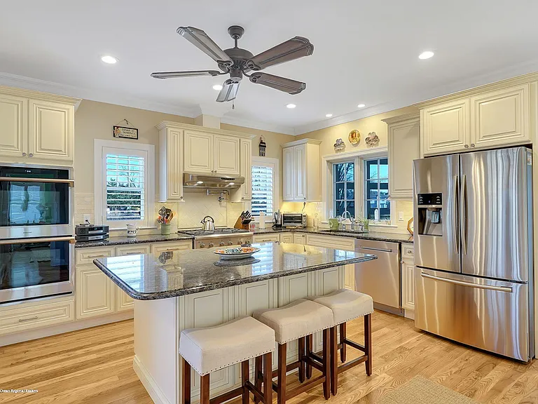 330 Villa Park Way — Photo 17