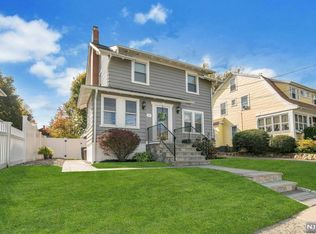 15 Chestnut St, Rochelle Park, NJ 07662