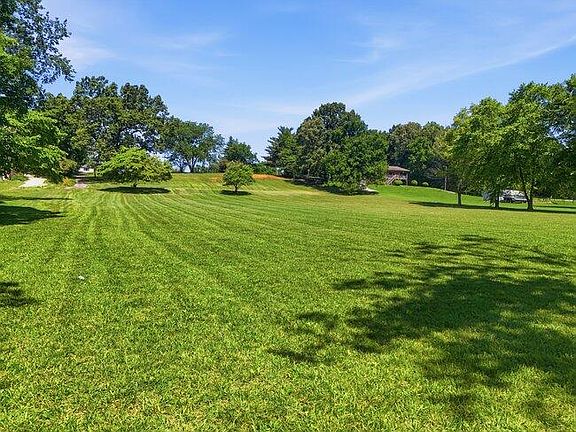 4th image of 2863 New Lake Rd