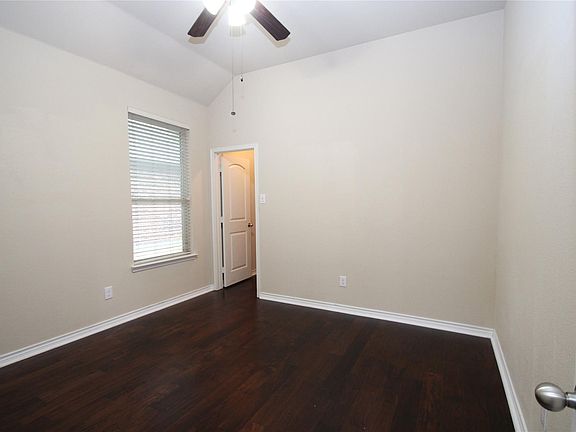 4th image of 1211 Lantana Ln